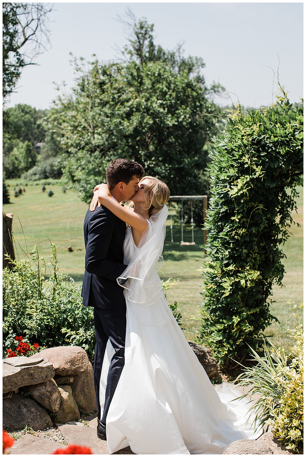 Kiss after first look| Ontario wedding| Ontario wedding photographer| Toronto wedding photographer| 3photography