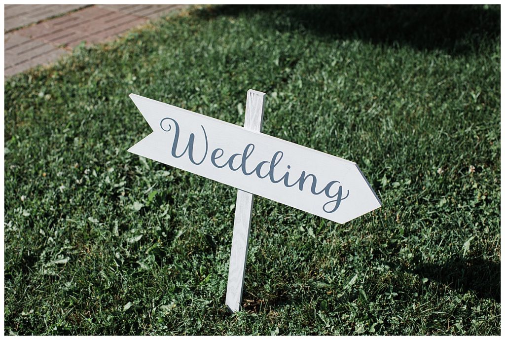 Wedding arrow sign I'm grass| 3photography