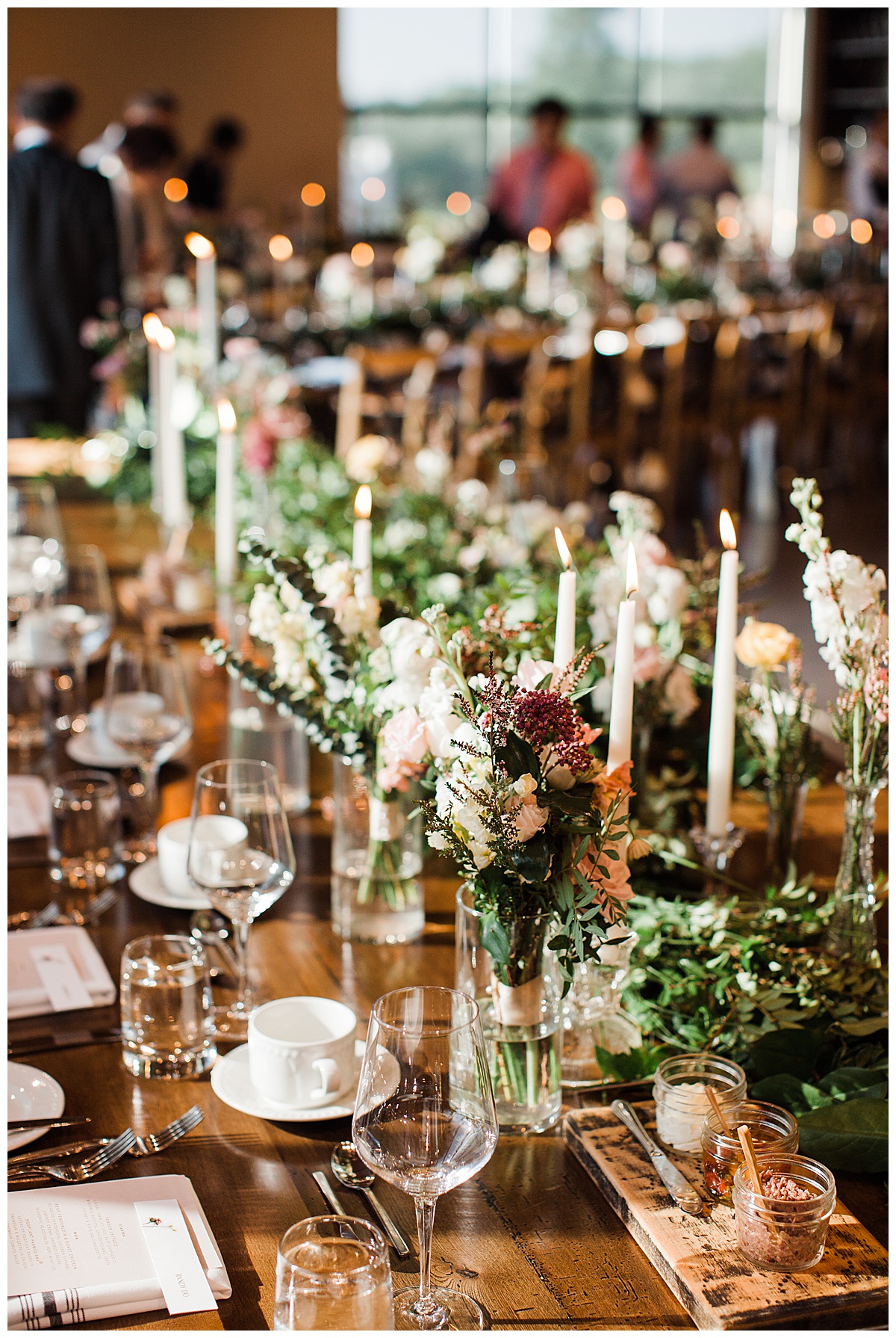 Beautiful table setup at winery wedding reception| Candlesticks and floral centerpieces at winery wedding| Candlelit dinner| Toronto photographer| 3photography